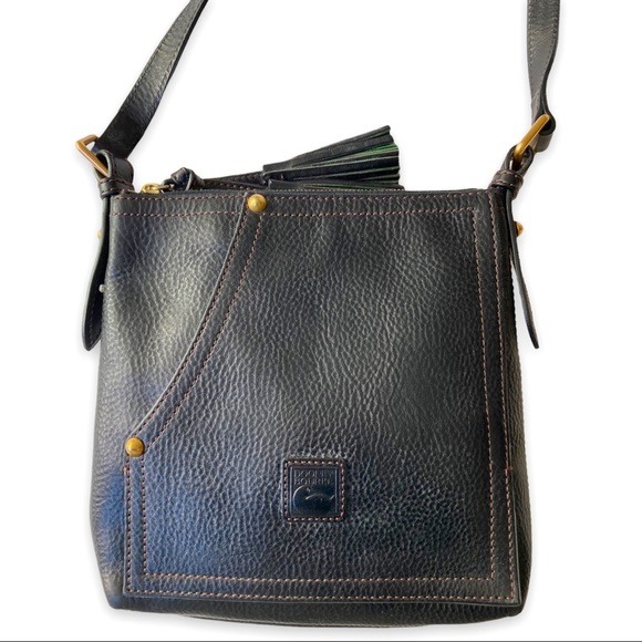 Dooney & Bourke Handbags - Black leather Dooney and Bourke crossbody bag